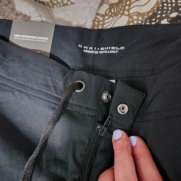 Womens Columbia Shorts - Picture 2 of 4